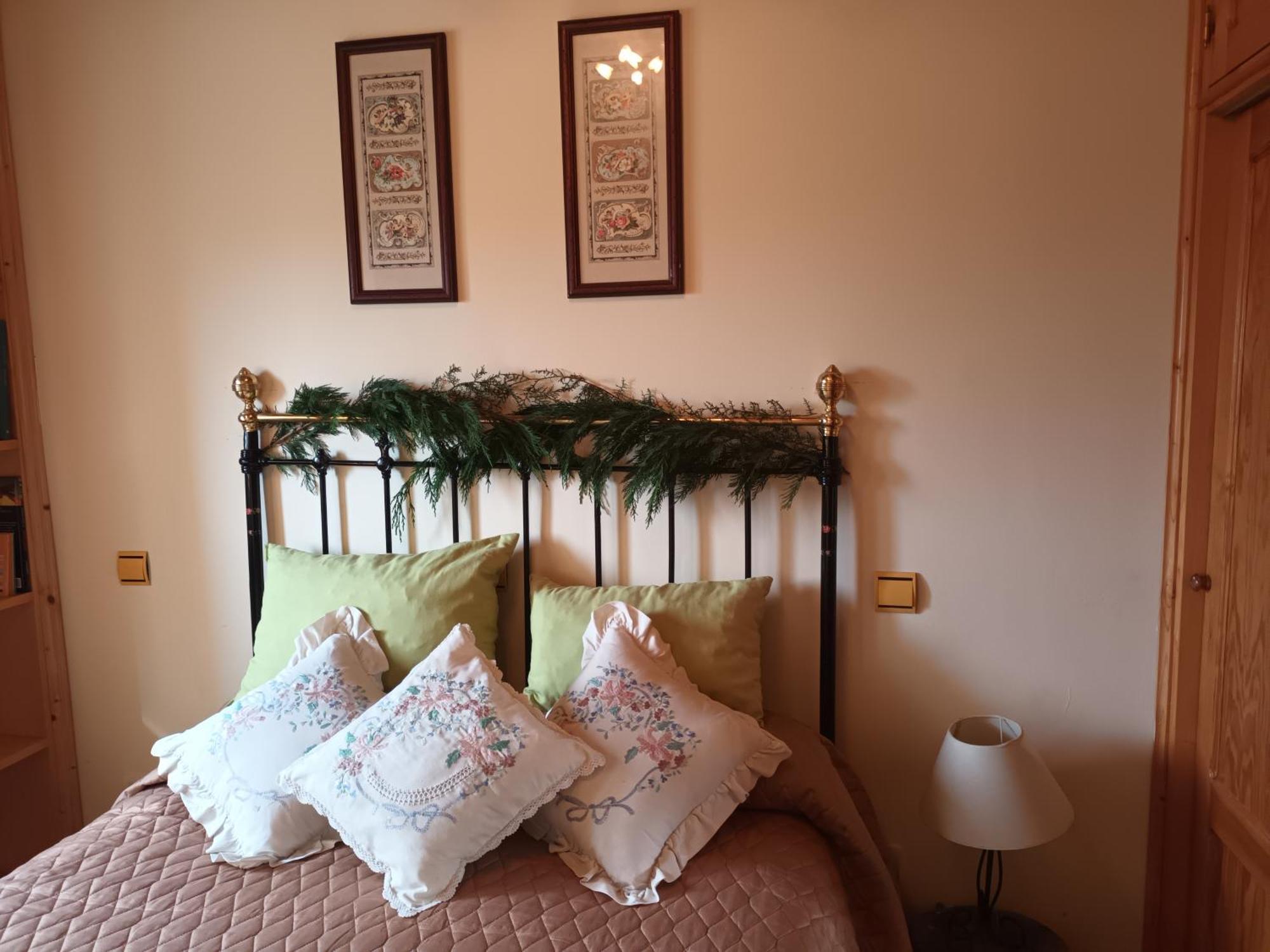 La Artesonada casa con finca  Villa Puebla de Sanabria Habitación foto
